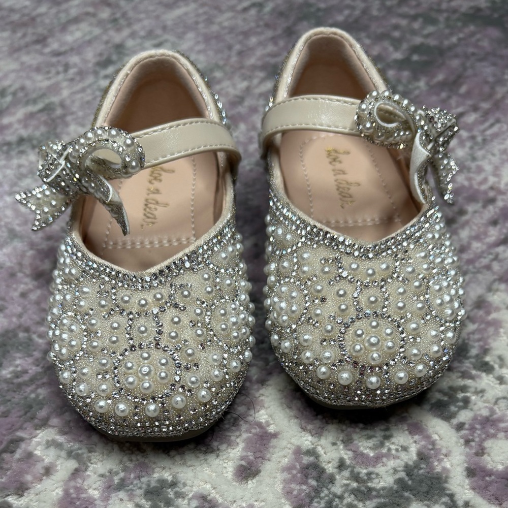 Pearl Beige Dress Shoes - Little Girl - Size 7